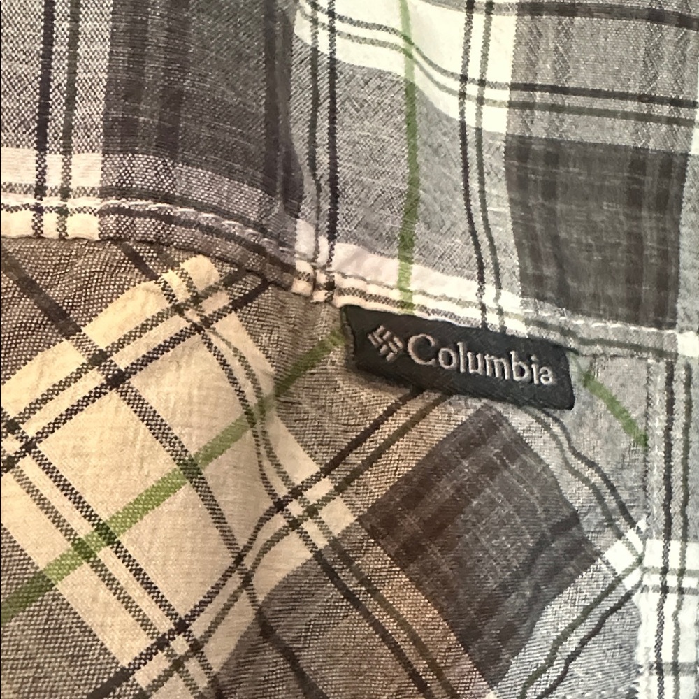 Columbia Men's Lightweight Button Down - Picture 2 of 5